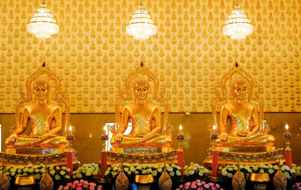Many golden buddha statues in the temple